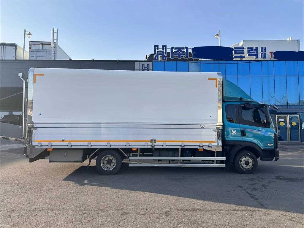 medium and large cargo truck - Vista 6