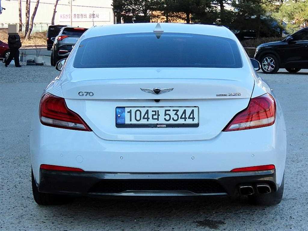 Genesis G70 - Vista 4