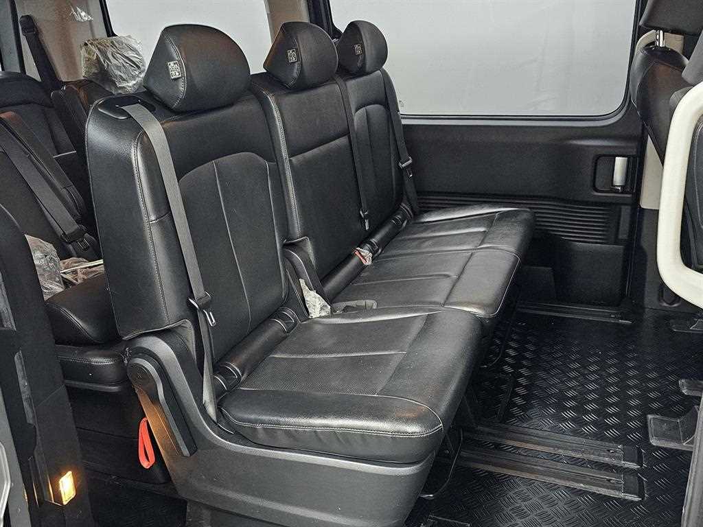 HYUNDAI Staria - Vista 12