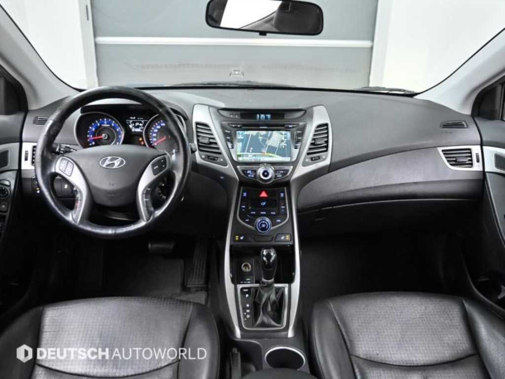 HYUNDAI Avante - Vista 7