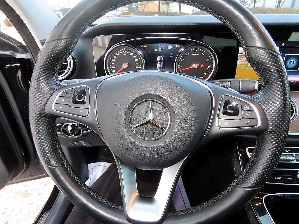 Mercedes Benz E class - Vista 8