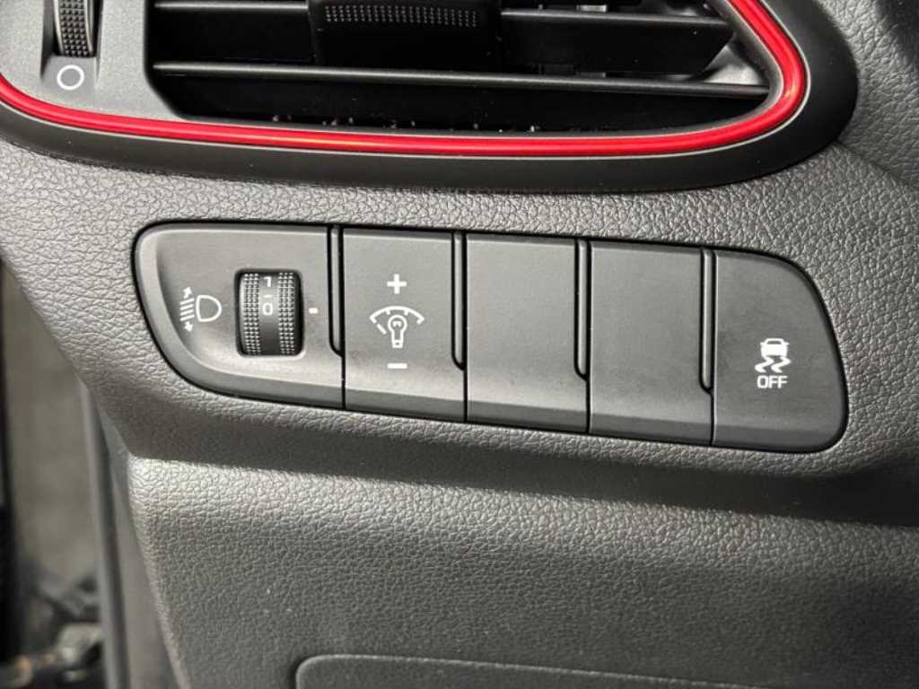 HYUNDAI i30 2018 Negro - Importación desde Corea - HF Imports Iquique - Foto 14