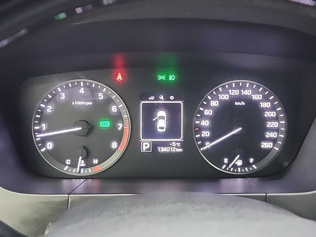 HYUNDAI Sonata - Vista 6