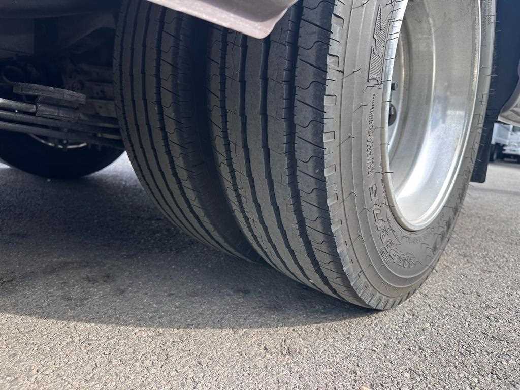 medium and large bus Hyundai bus - Vista 10