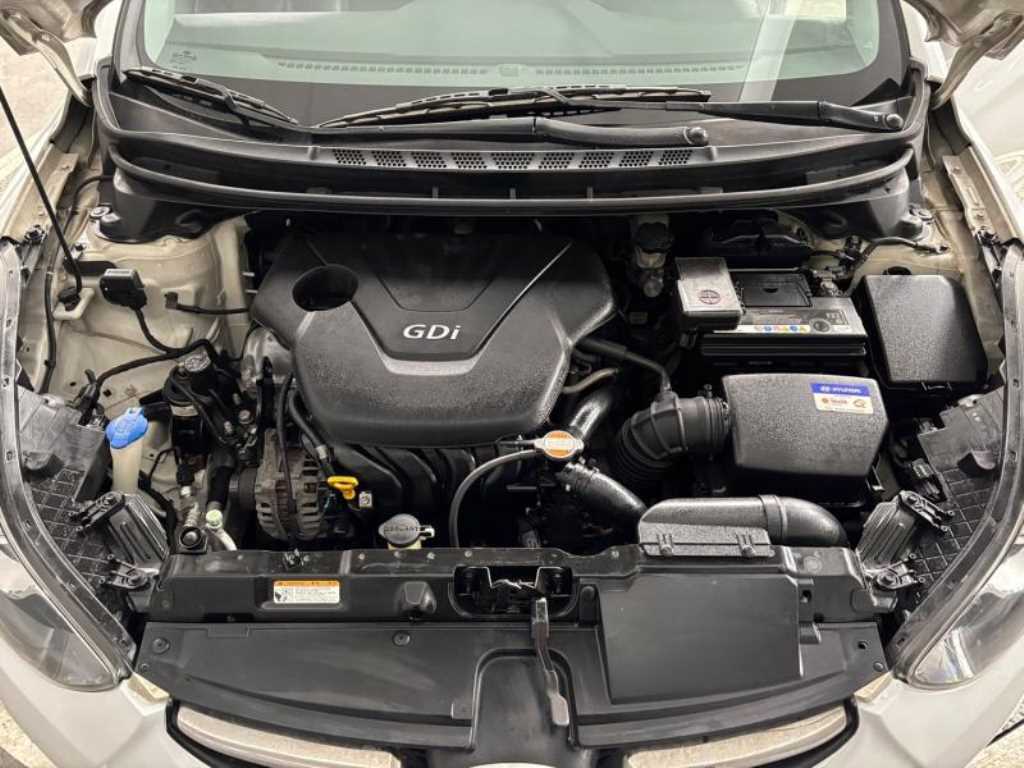 HYUNDAI Avante 2011 Blanco - Importación desde Corea - HF Imports Iquique - Foto 19