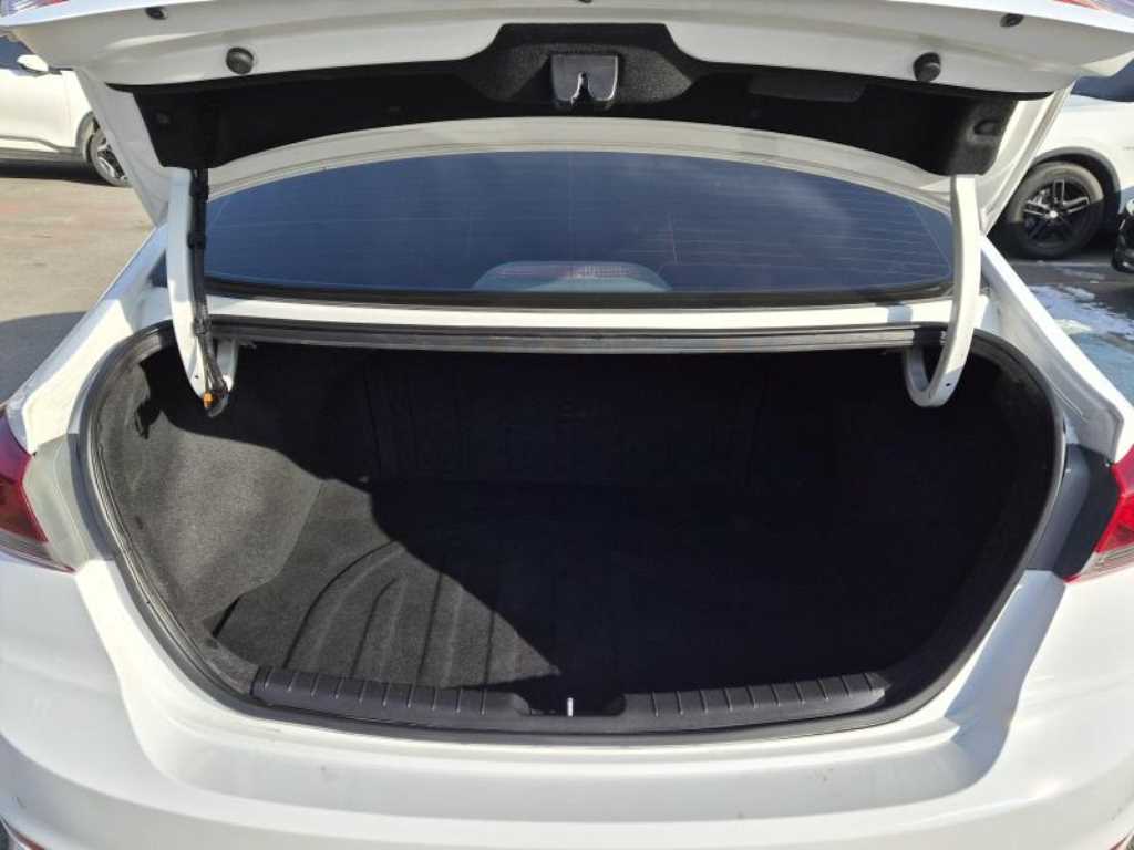 HYUNDAI Avante 2018 Blanco - Importación desde Corea - HF Imports Iquique - Foto 16