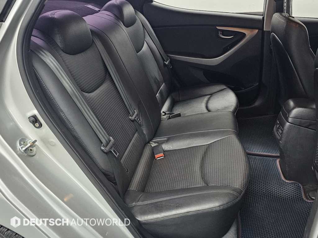 HYUNDAI Avante - Vista 12