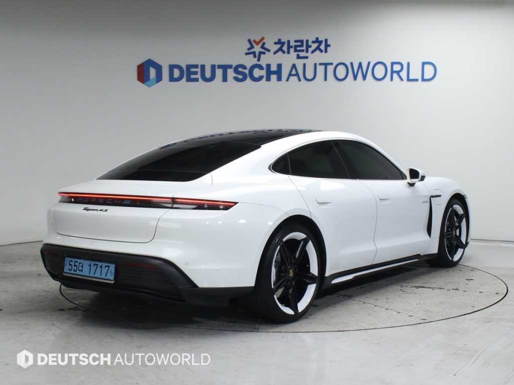 Porsche Taycan - Vista 4