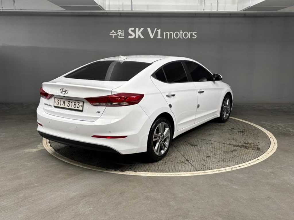 HYUNDAI Avante - Vista 4