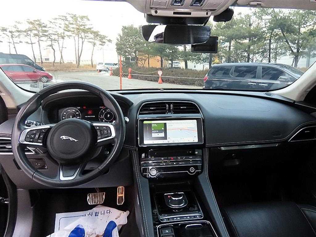 Jaguar F-PACE - Vista 7