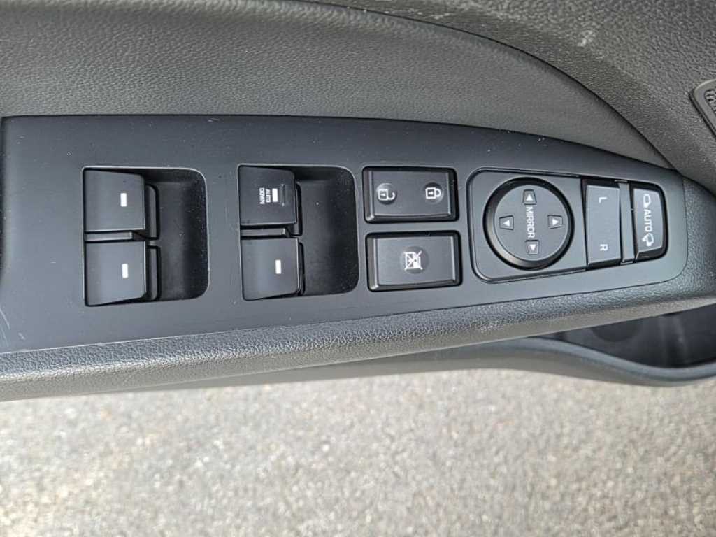 HYUNDAI Avante - Vista 11