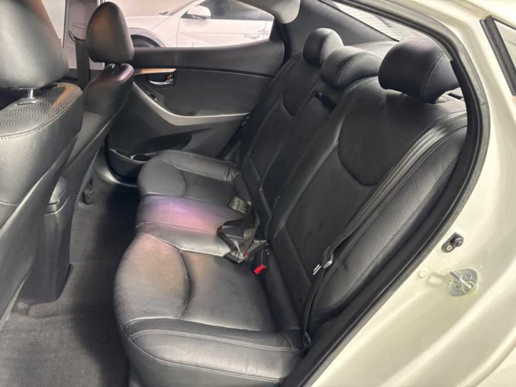 HYUNDAI Avante - Vista 7