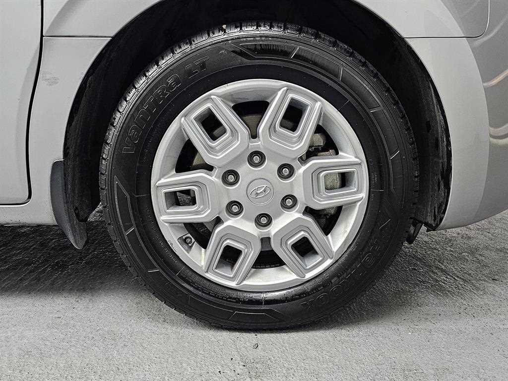 HYUNDAI Staria - Vista 5