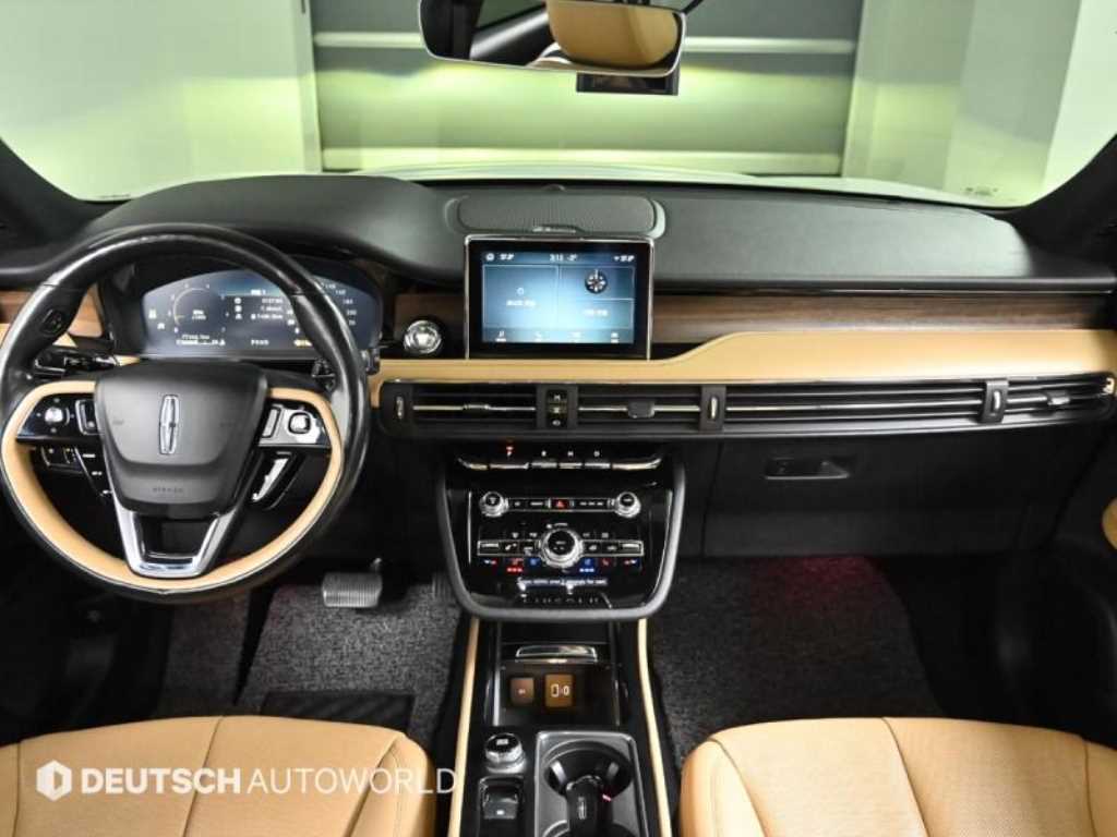 Lincoln Corsair - Vista 7