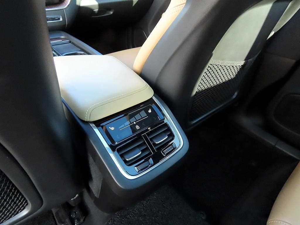 Volvo XC60 2022 Negro - Importación desde Corea - HF Imports Iquique - Foto 15