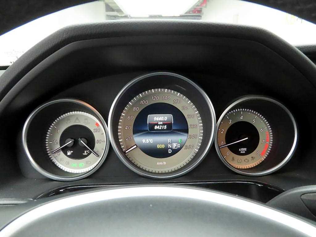 Mercedes Benz E class - Vista 6