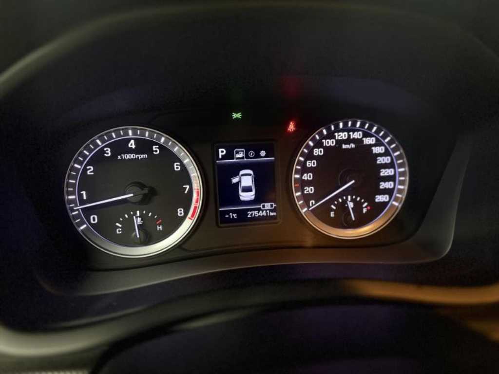 HYUNDAI Sonata - Vista 6