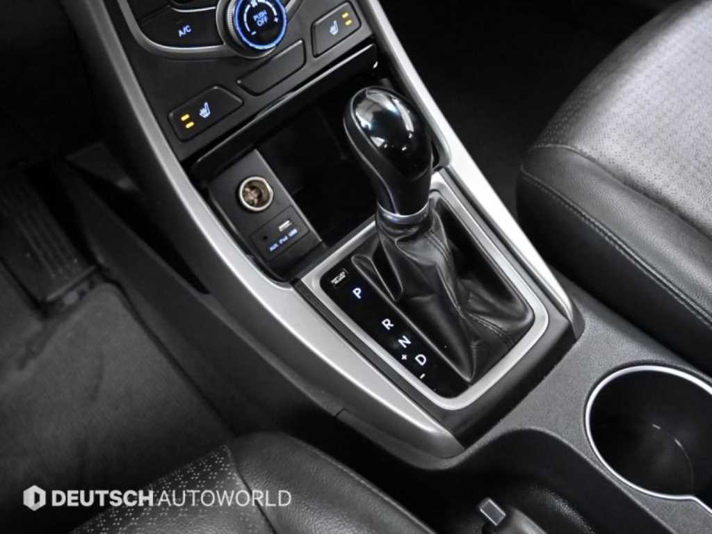 HYUNDAI Avante - Vista 9