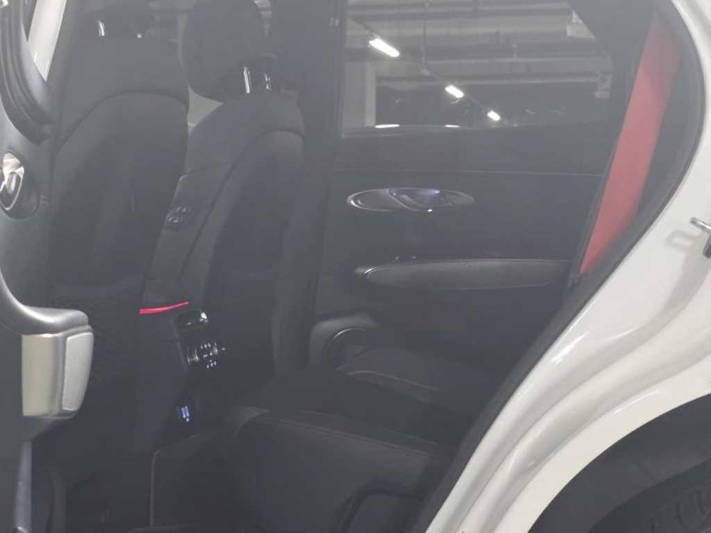 Genesis GV70 - Vista 6