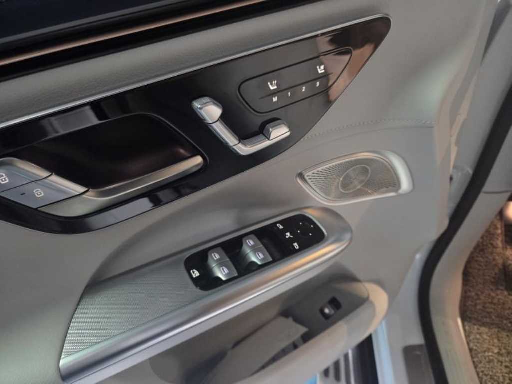 Mercedes Benz EQE - Vista 11