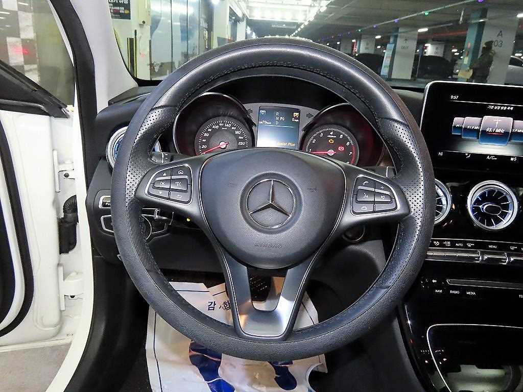 Mercedes Benz C Class - Vista 8