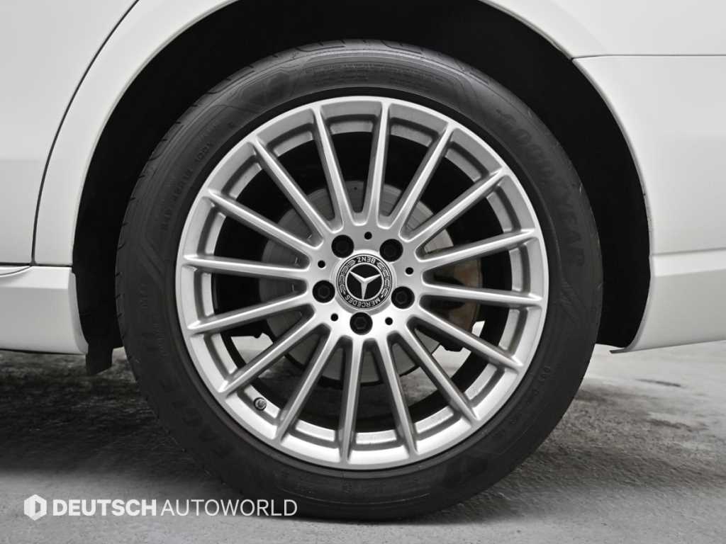 Mercedes Benz E class - Vista 5