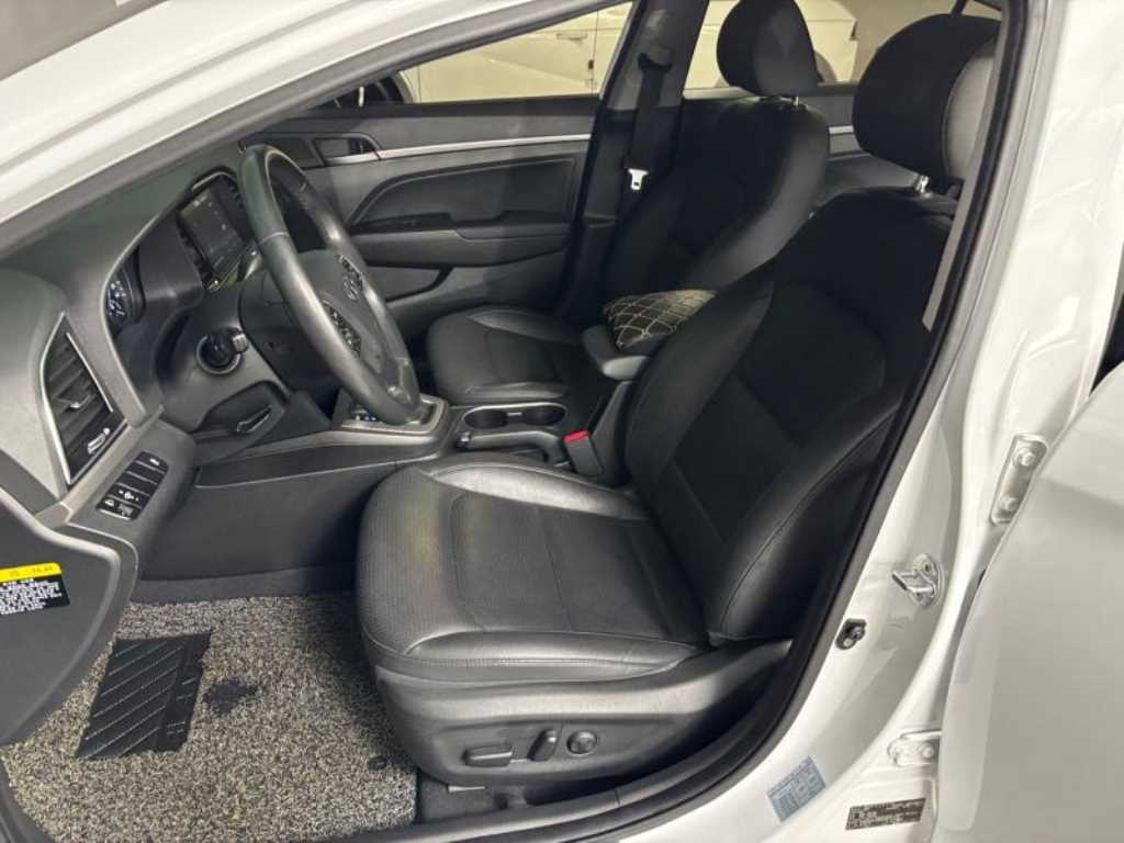 HYUNDAI Avante - Vista 7