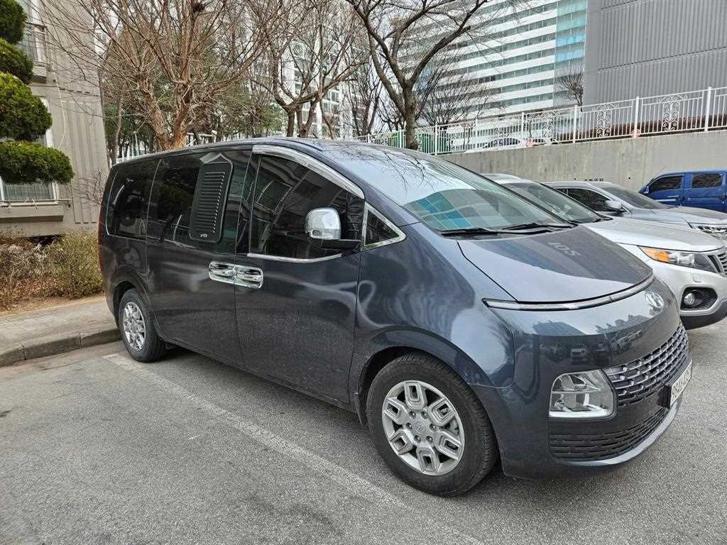 HYUNDAI Staria - Vista 2