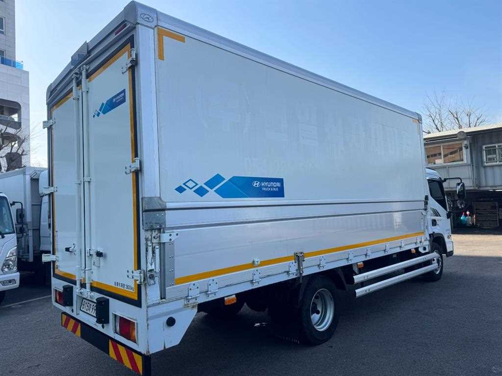 medium and large cargo truck - Vista 4