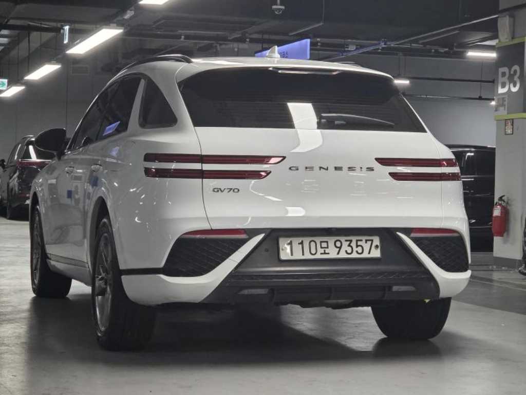 Genesis GV70 - Vista 4