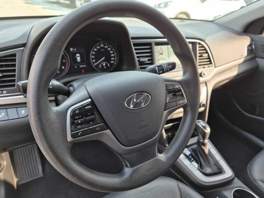 HYUNDAI Avante - Vista 6