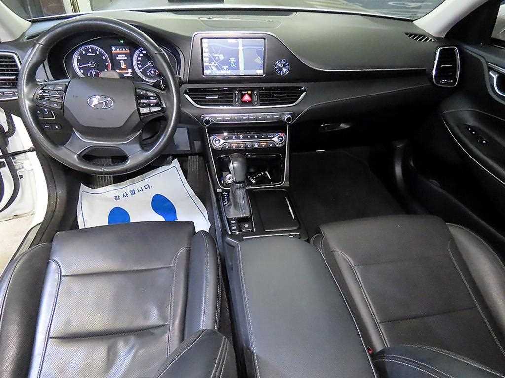 HYUNDAI Grandeur - Vista 10