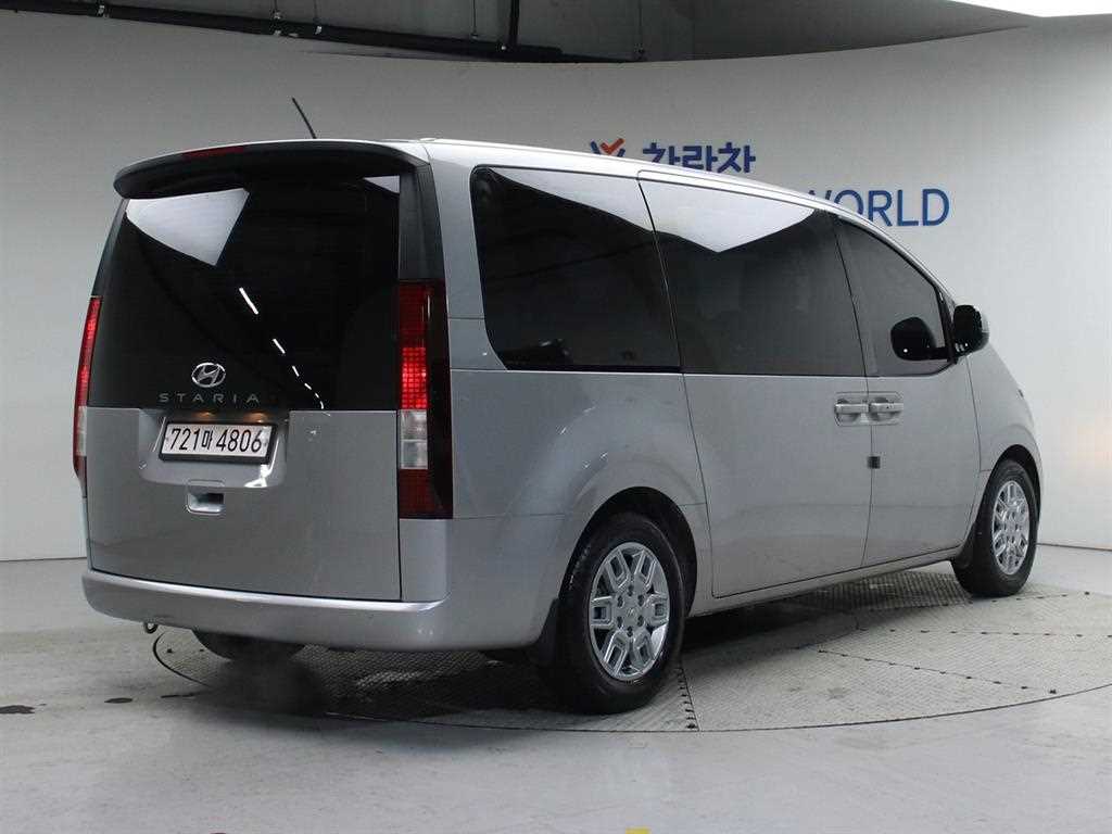 HYUNDAI Staria - Vista 2