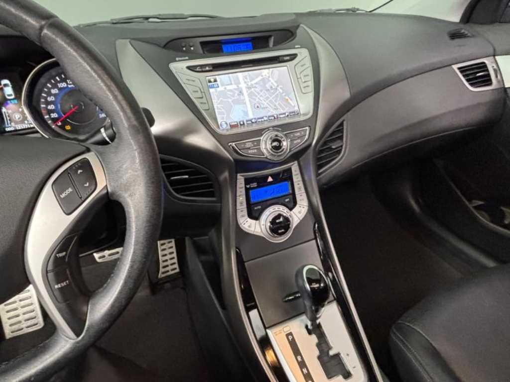 HYUNDAI Avante 2011 Blanco - Importación desde Corea - HF Imports Iquique - Foto 16