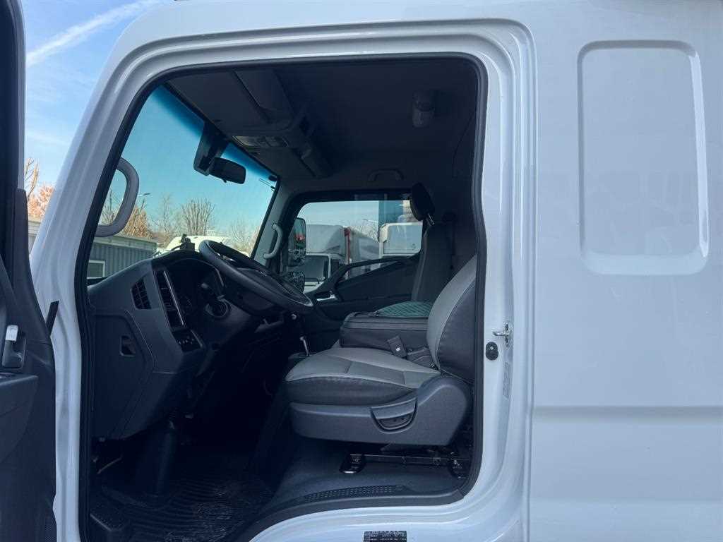 medium and large cargo truck - Vista 8