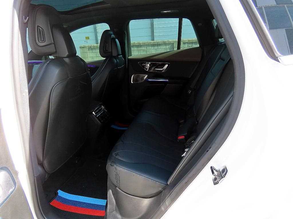 Mercedes Benz EQE - Vista 6