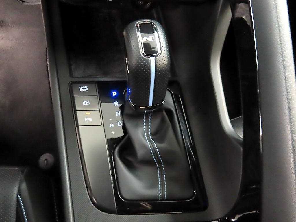 HYUNDAI Avante - Vista 10