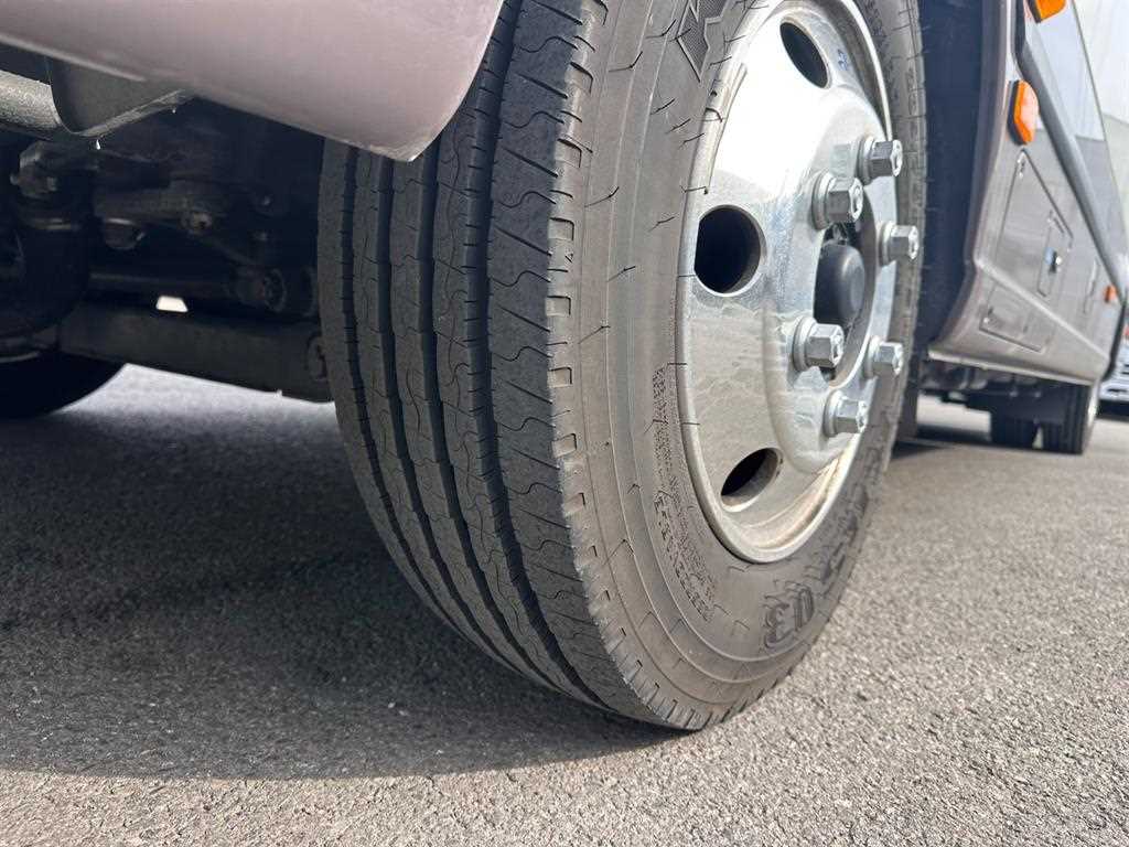 medium and large bus Hyundai bus - Vista 9