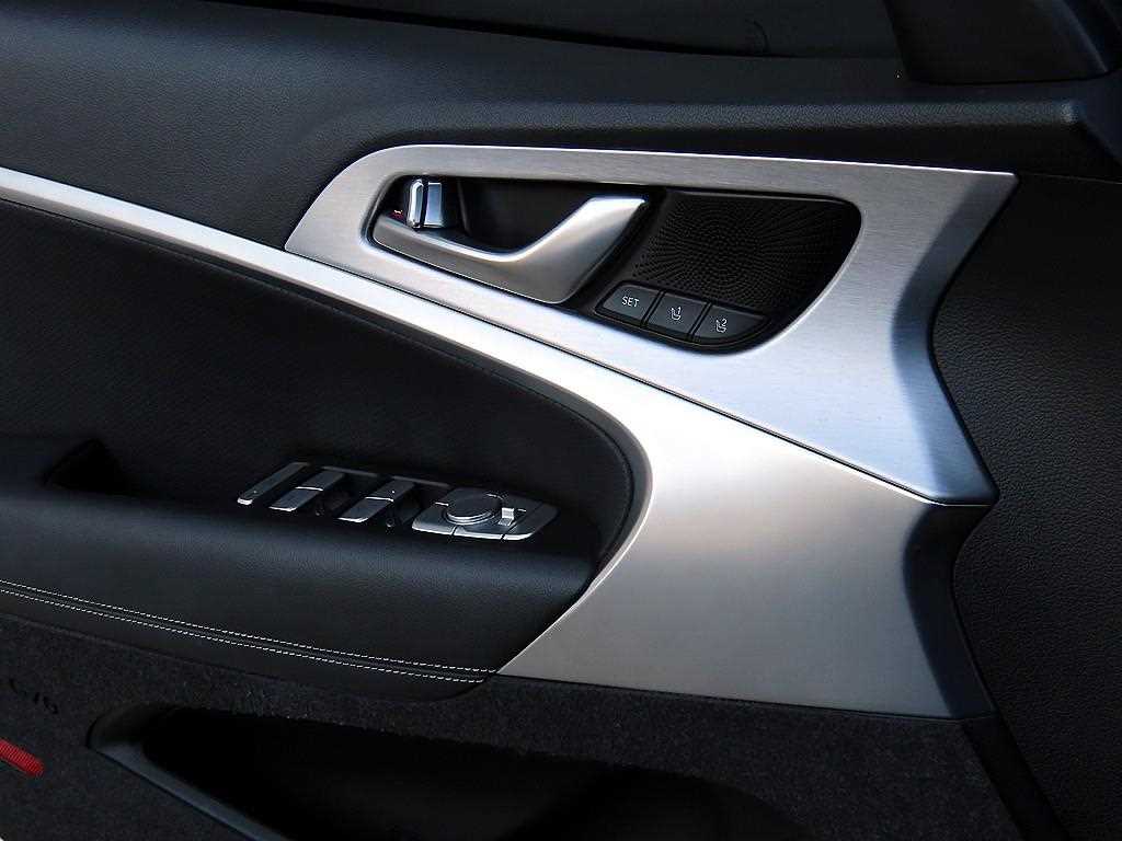 Genesis G70 - Vista 10