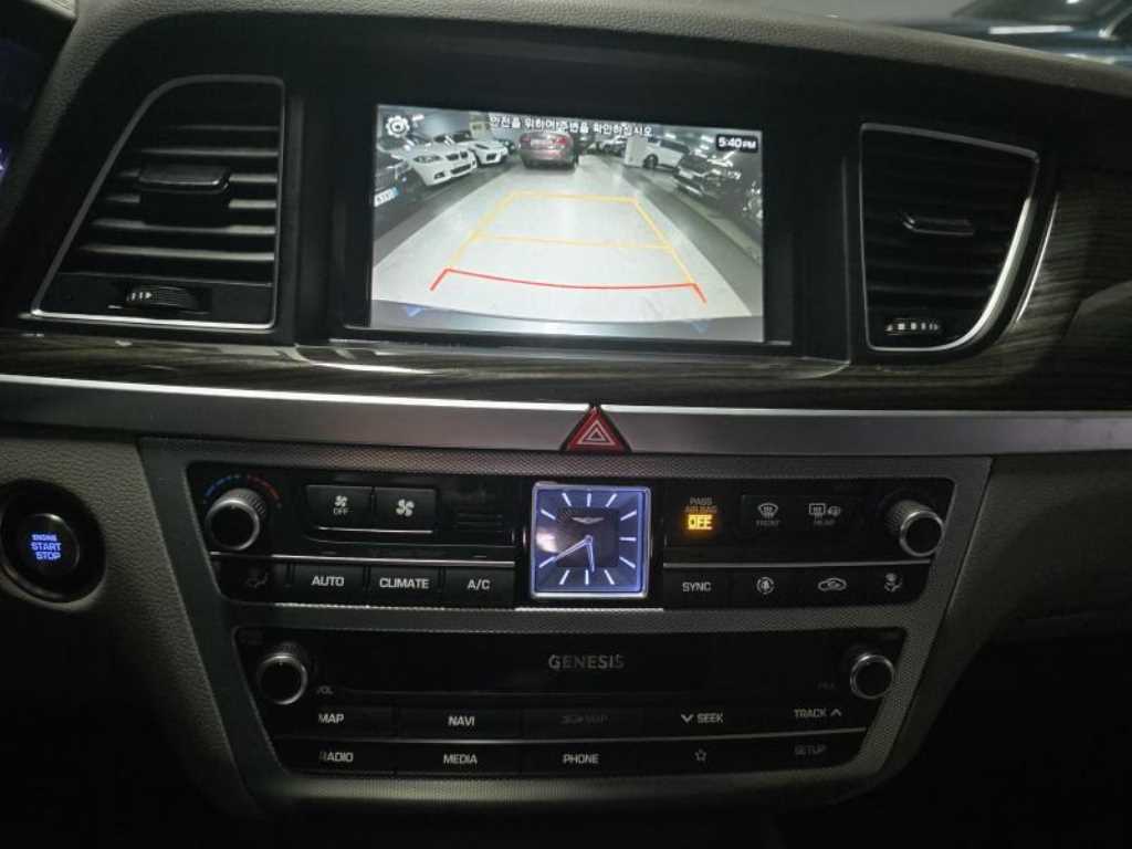 Genesis G80 - Vista 10