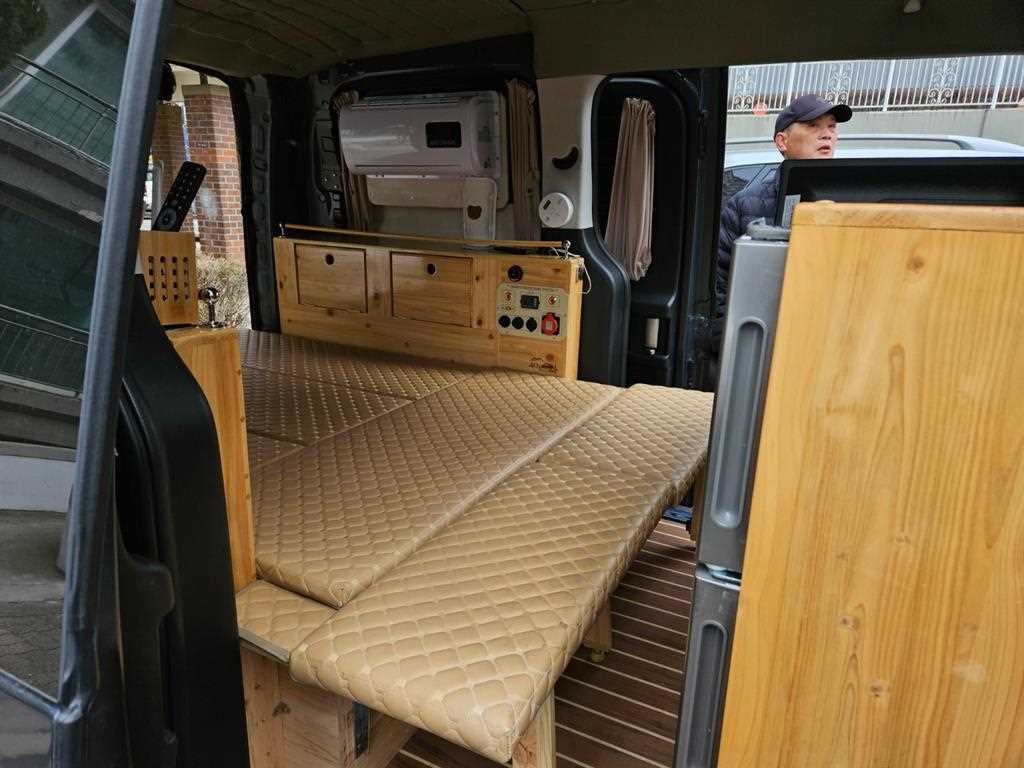 HYUNDAI Staria - Vista 10