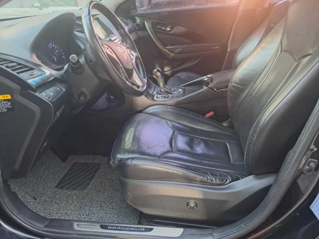 HYUNDAI Grandeur - Vista 7