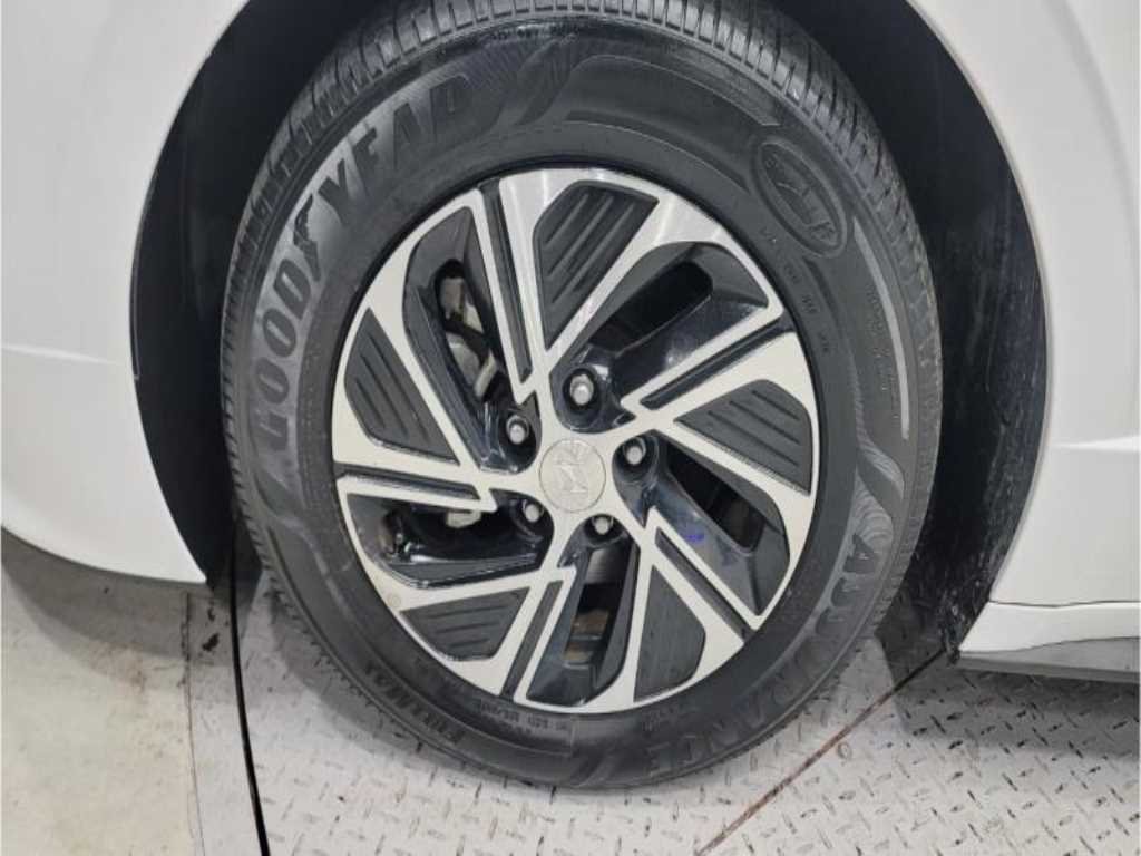 HYUNDAI Sonata - Vista 10