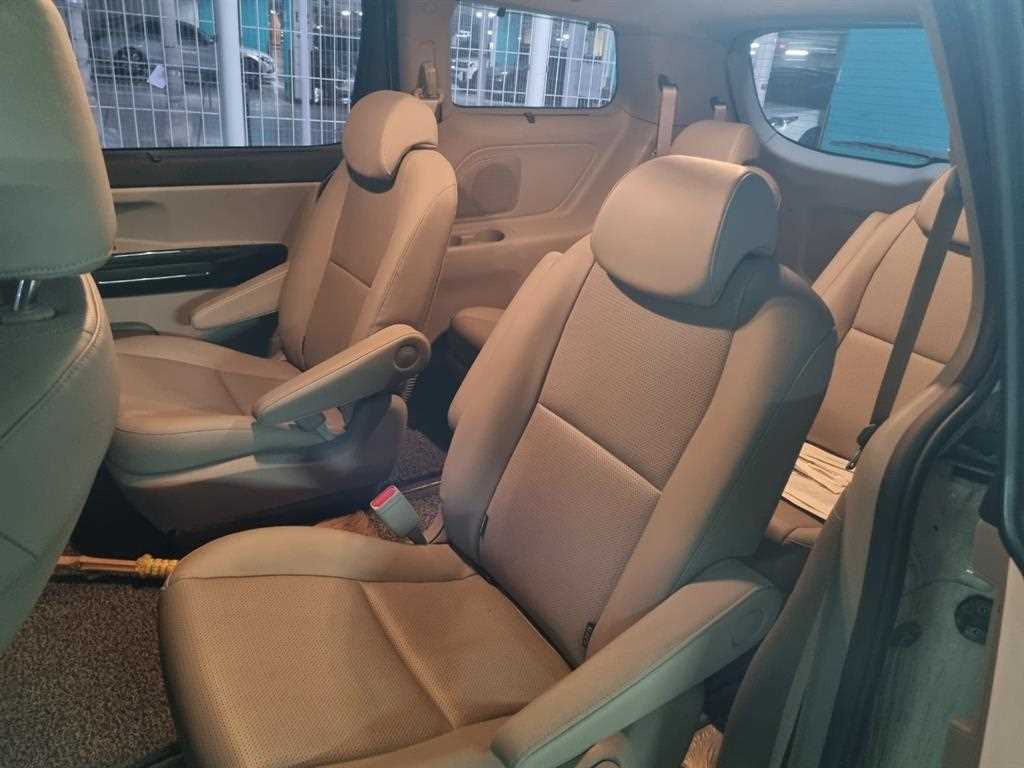 KIA Carnival - Vista 9