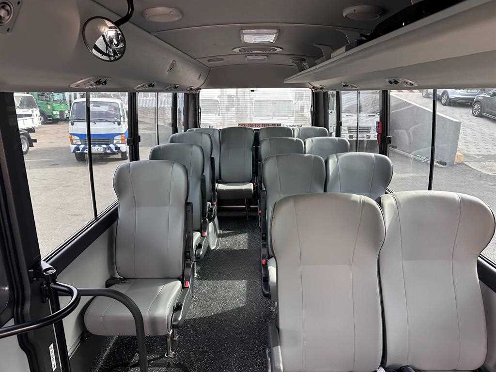 medium and large bus Hyundai bus 2025 the color of pearl - Importación desde Corea - HF Imports Iquique - Foto 16