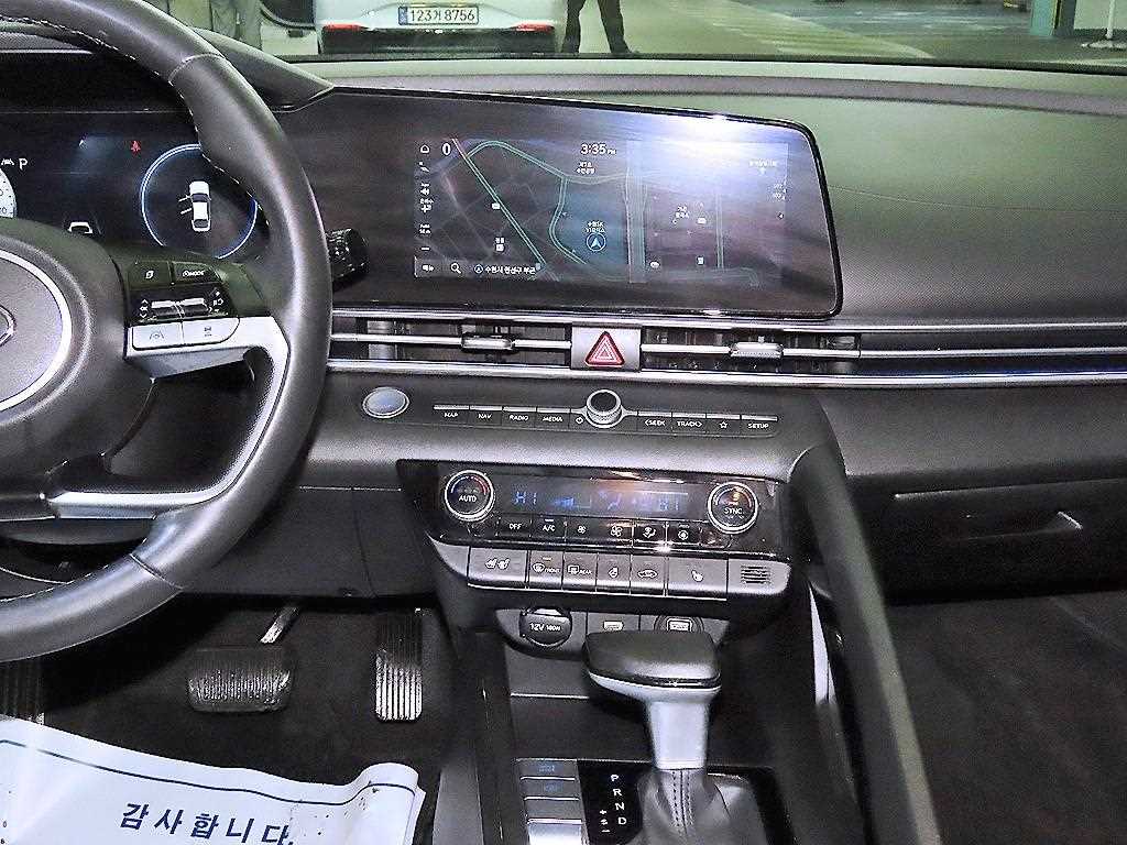 HYUNDAI Avante - Vista 11