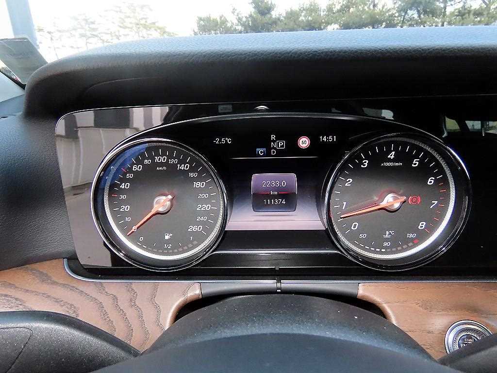 Mercedes Benz E class - Vista 9