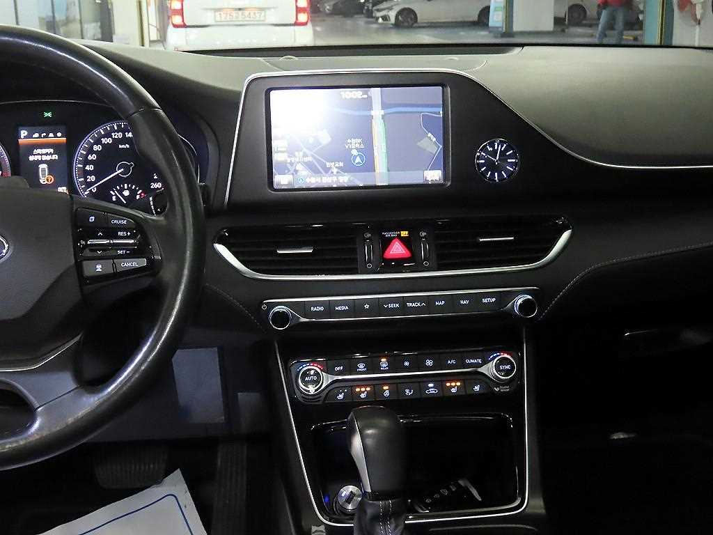 HYUNDAI Grandeur - Vista 11