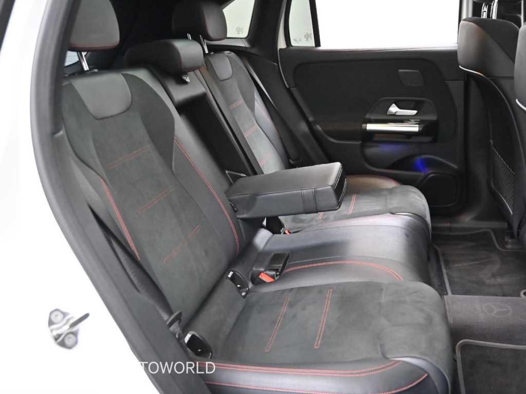 Mercedes Benz EQA - Vista 12