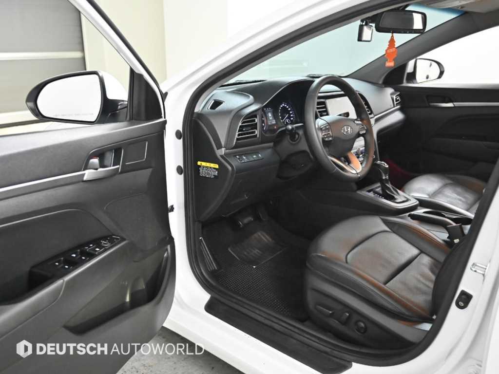 HYUNDAI Avante - Vista 11